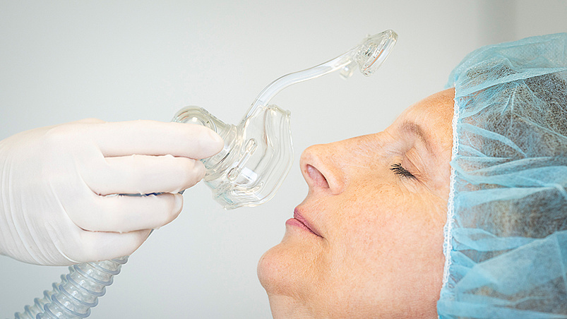 Behandlung in Tiefschlaf oder Sedierung